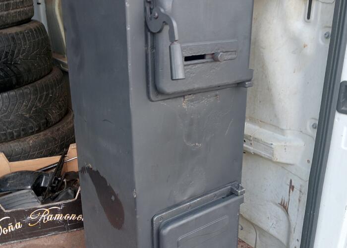 Grajewo ogłoszenia: Sprzedam kominek metalowy, drzwiczki żeliwne. Wyłożony w środku...